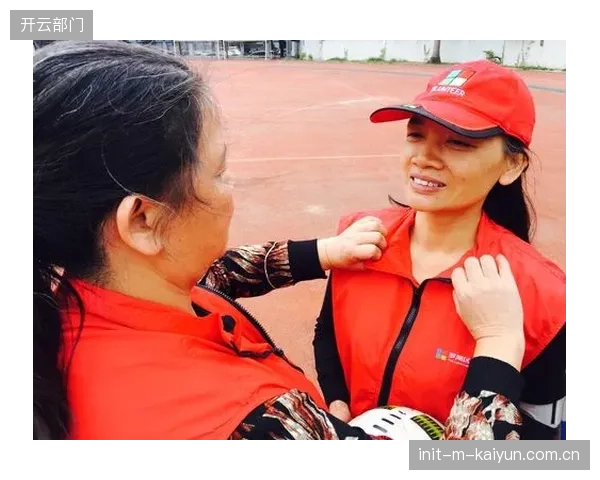 业余足球联赛的志愿者名录，补充了法学生志愿者的专业技能以辅助处理现场争议